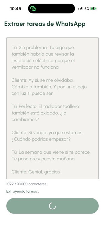 Hobra screenshot extracting tasks from a WhatsApp conversation